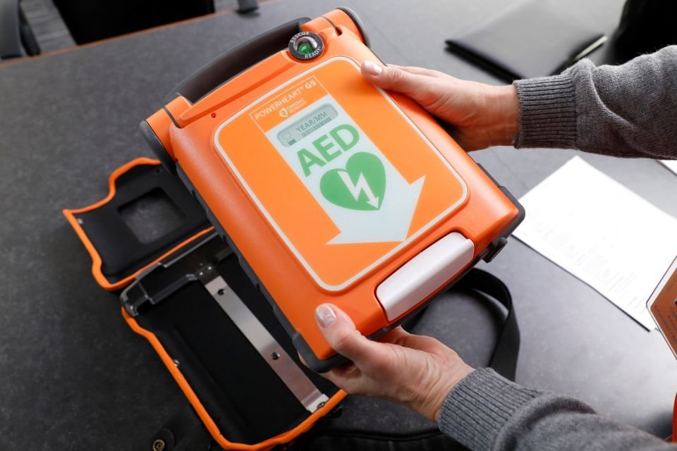 Cardiac Science Powerheart G5 Semi-Automatic Defibrillator – Dual Language | AED with CPR Guidance